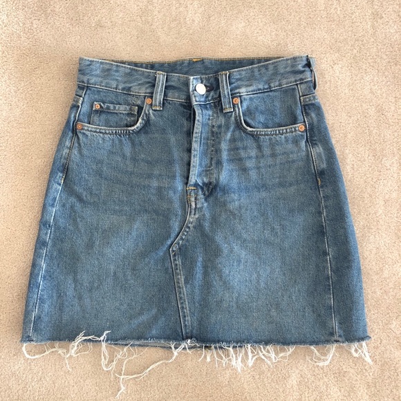 EUC H&M High Rise Raw Hem A Line Denim Skirt Sz 4 - Picture 2 of 6